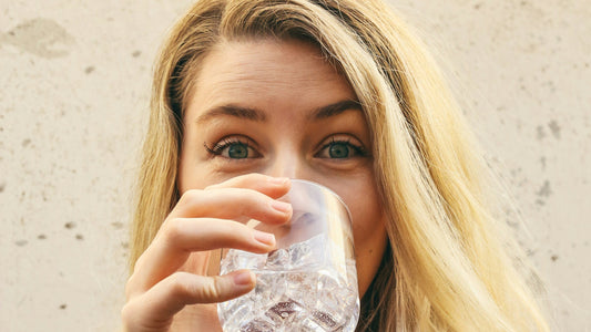 Comment bien s'hydrater : nos astuces saines et savoureuses