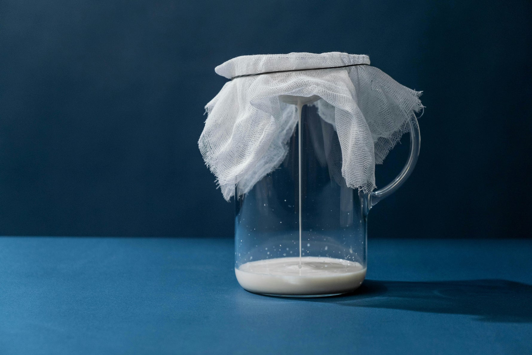 Qu’est-ce que le kéfir de lait ? (origine, fabrication, intolérance et bienfaits)